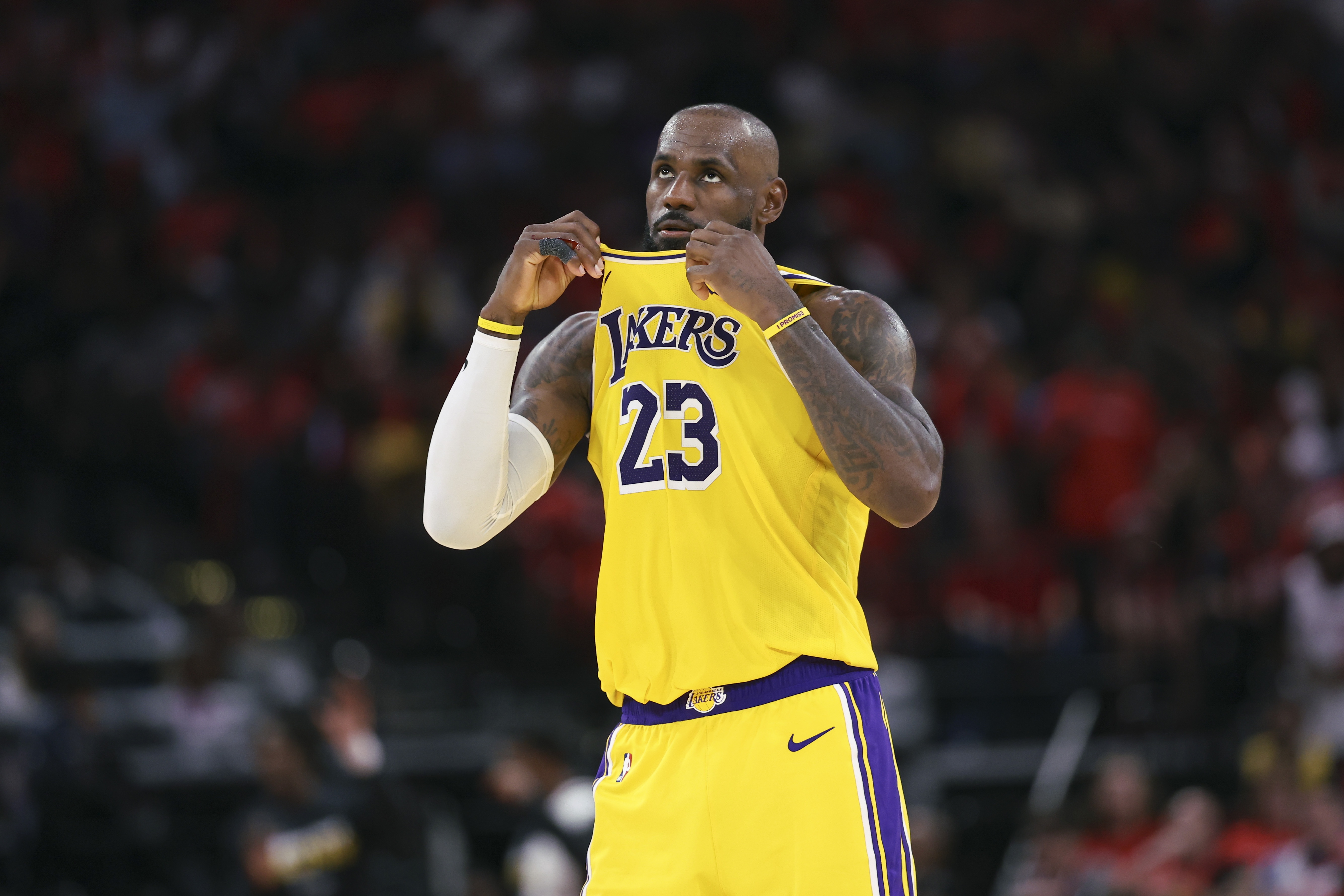 ESPN記者：41歲詹姆斯獨(dú)自扛隊(duì)不公平，GOAT從不抱怨