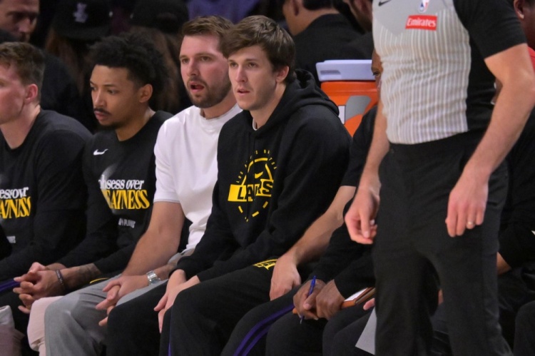 醫(yī)療專家開(kāi)懟東契奇治療：法拉利不用偏選卡羅拉