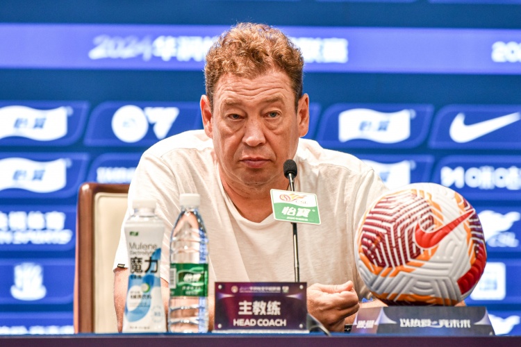 斯盧茨基：殘陣申花人員緊缺，百場里程碑拒評分