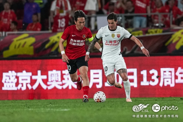 姆本扎+熱菲尼奧三分鐘兩球逆轉(zhuǎn)，海港客場2-3遭鐵人楠波灣絕殺