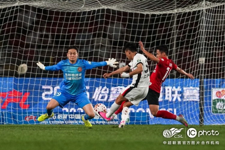 姆本扎+熱菲尼奧三分鐘兩球逆轉(zhuǎn)，海港客場2-3遭鐵人楠波灣絕殺