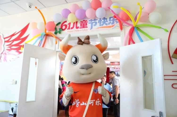 青島海牛六一公益行動(dòng)：從福利院到匯演現(xiàn)場(chǎng)