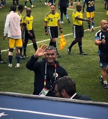 前陜西聯(lián)合主帥喬瓦尼以庫拉索助教身份亮相世界杯 向中國球迷致意